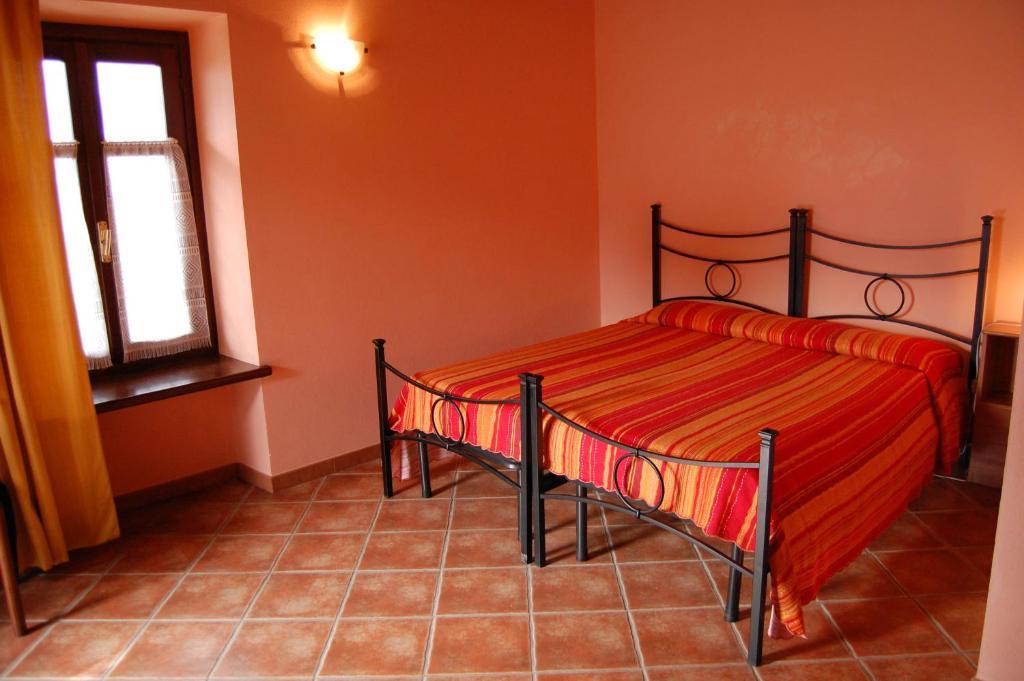 Agriturismo 'D Raine Montelupo Albese Δωμάτιο φωτογραφία