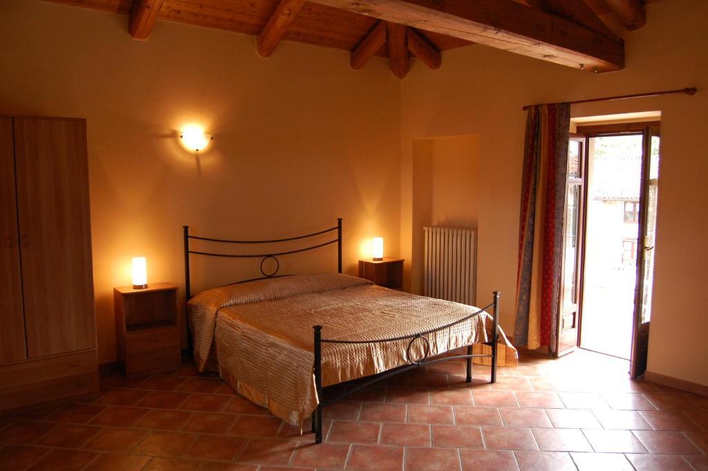 Agriturismo 'D Raine Montelupo Albese Δωμάτιο φωτογραφία
